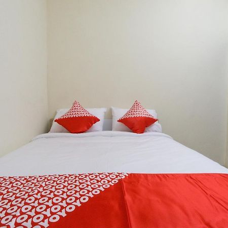 Oyo 1542 Yessy Mansion Hotel Ngabean Buitenkant foto