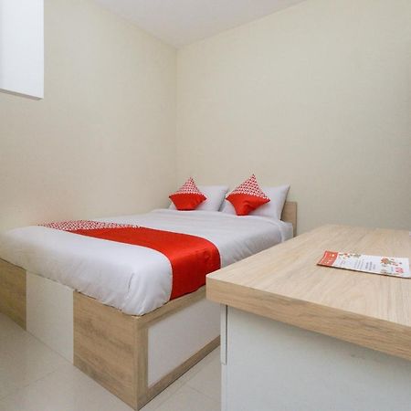 Oyo 1542 Yessy Mansion Hotel Ngabean Buitenkant foto