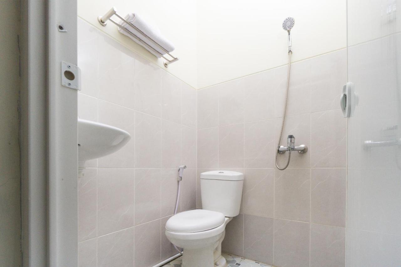 Oyo 1542 Yessy Mansion Hotel Ngabean Buitenkant foto