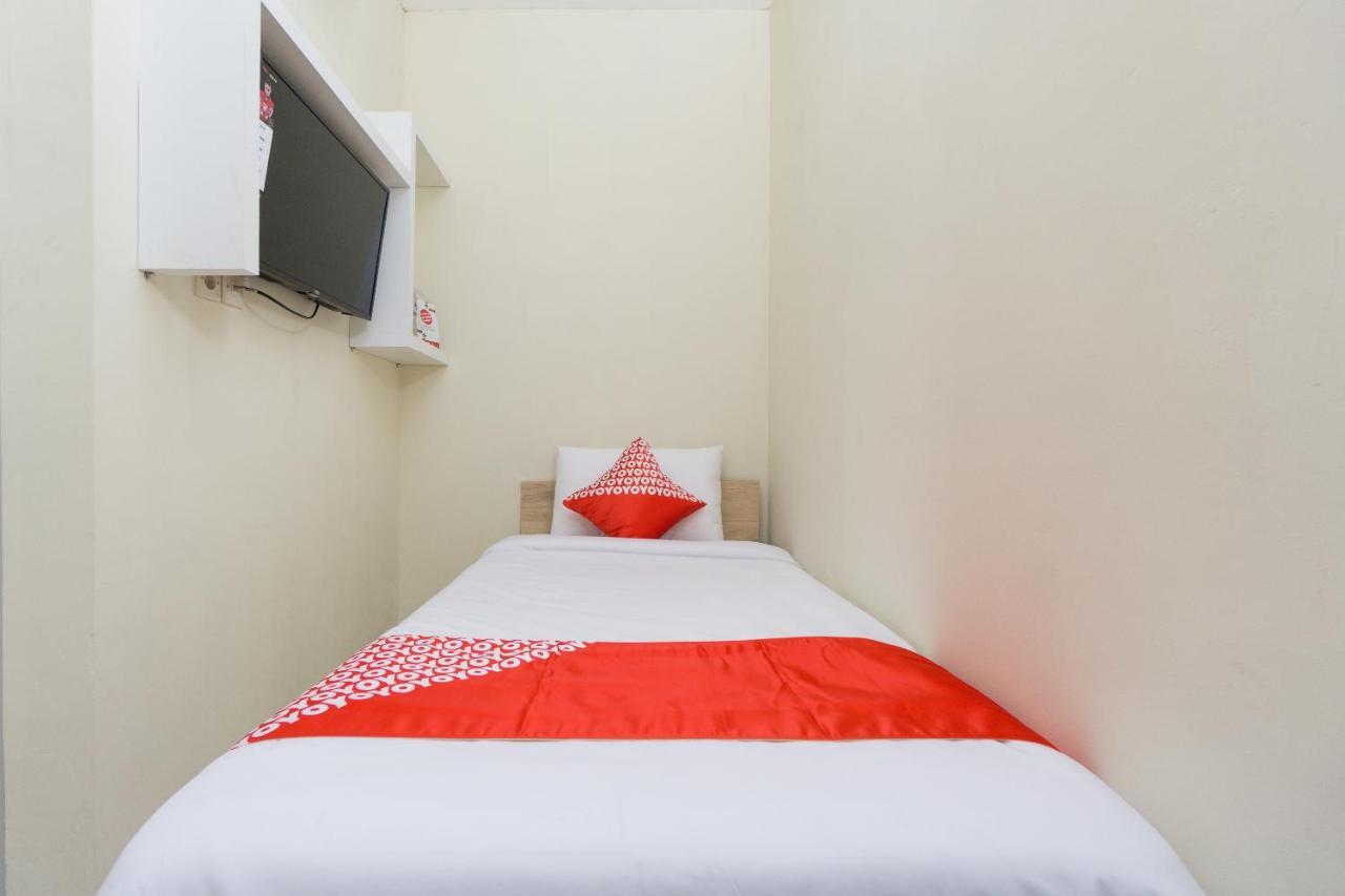 Oyo 1542 Yessy Mansion Hotel Ngabean Buitenkant foto