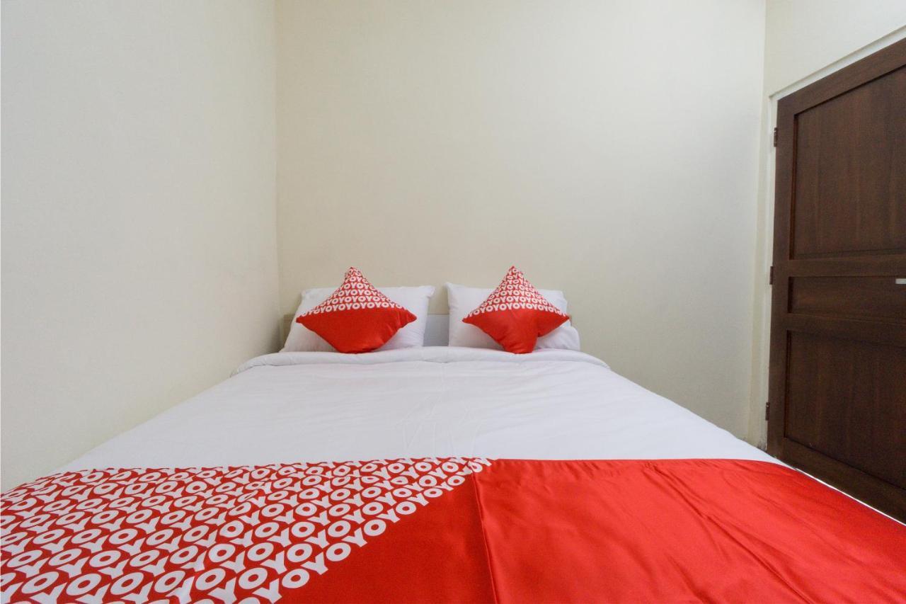 Oyo 1542 Yessy Mansion Hotel Ngabean Buitenkant foto