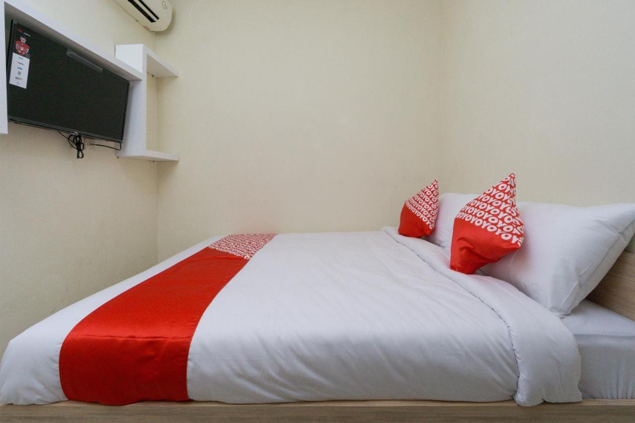 Oyo 1542 Yessy Mansion Hotel Ngabean Buitenkant foto