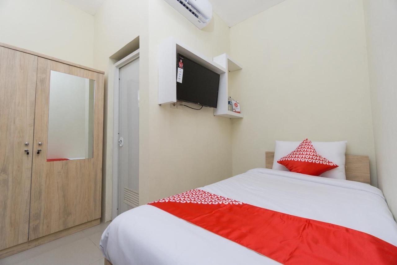 Oyo 1542 Yessy Mansion Hotel Ngabean Buitenkant foto