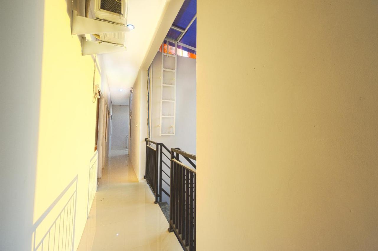 Oyo 1542 Yessy Mansion Hotel Ngabean Buitenkant foto