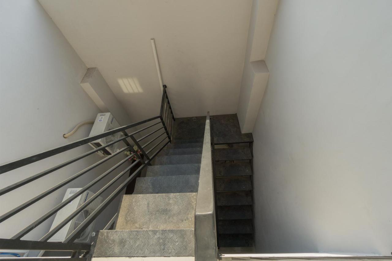 Oyo 1542 Yessy Mansion Hotel Ngabean Buitenkant foto